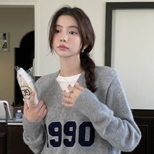 잇썸몰,데일리 캐주얼 심플 레터링 브이넥 니트